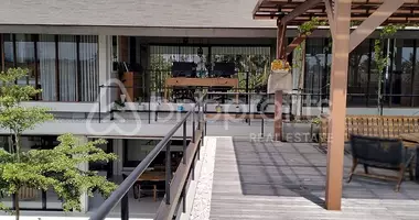Вилла   с балконом, с мебелью, с кондиционером в Tumbak Bayuh, Индонезия