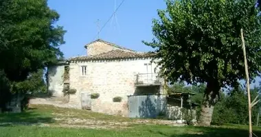 Casa 12 habitaciones en Terni, Italia