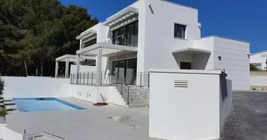 Вилла   с террасой, с гаражом, у моря в Бениса, Испания