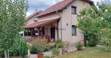 4 room house in Ecser, Hungary