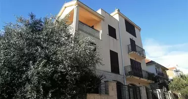 Villa 7 habitaciones con Doble acristalamiento, con Balcón, con Amueblado en Tivat, Montenegro