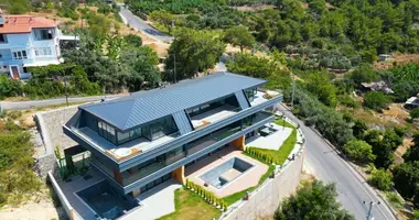 Villa 4 bedrooms in Alanya, Turkey