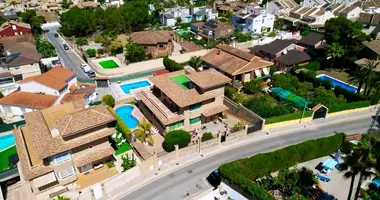 7 bedroom house in Benidorm, Spain