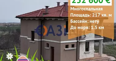 Квартира 4 спальни в Поморие, Болгария