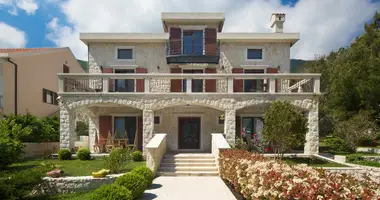 Villa 4 rooms in Kotor, Montenegro