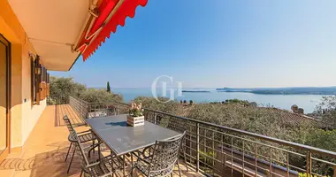 Villa 6 habitaciones con camino en Gardone Riviera, Italia