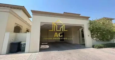 5 room villa with Parking, with Balcony / loggia, with Playground in Dubai, UAE