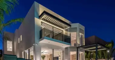 Villa 5 bedrooms with Double-glazed windows, with Balcony, with Furnitured in Dubai, UAE
