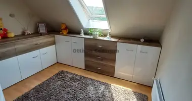 4 room apartment in Toeroekbalint, Hungary