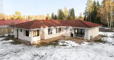 3 bedroom house in Maentsaelae, Finland