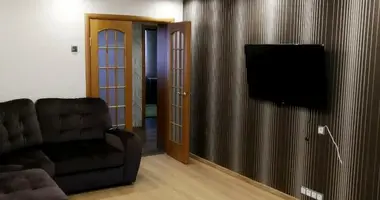 Apartamento 3 habitaciones en Navasiellie, Bielorrusia