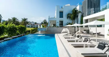Villa 10 Zimmer mit Klimaanlage, mit Meerblick, mit Bergblick in Marbella, Spanien