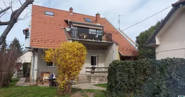 8 room house in Budakalasz, Hungary