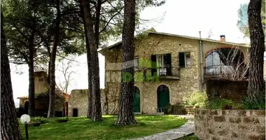 Commercial property in Tuscany, Italy