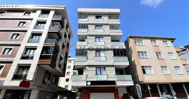 Квартира 4 спальни с балконом, с лифтом, с видеонаблюдением в Pasakoey, Турция