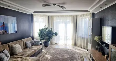 Apartamento 3 habitaciones en Minsk, Belarús