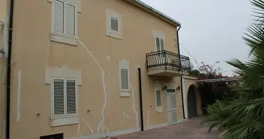 Villa en Alessandria della Rocca, Italia