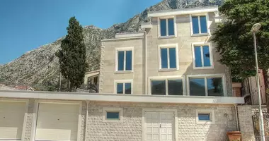 Villa  mit Terrasse in Dobrota, Montenegro