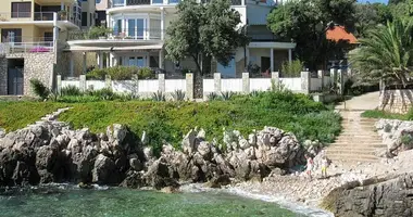 Villa  mit Parkplatz, mit Keller in Dobra Voda, Montenegro