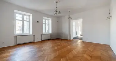 Квартира 5 комнат в Варшава, Польша