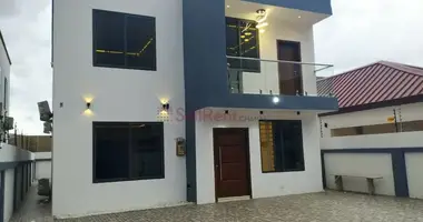 Dom w Akra, Ghana
