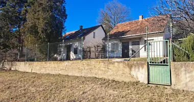 5 room house in Revfueloep, Hungary