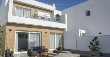 Villa 3 chambres avec Terrasse, avec vannaya bathroom, avec lichnyy basseyn private pool dans Pilar de la Horadada, Espagne