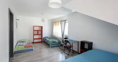 Квартира 4 комнаты в Лодзь, Польша