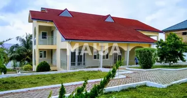 Villa 5 chambres avec horoshee sostoyanie good condition, avec vysokoskorostnoy dostup k internetu high speed internet access dans Gbawe, Ghana