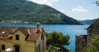 Villa  mit Parkplatz, mit Möbliert, mit Klimaanlage in Perast, Montenegro