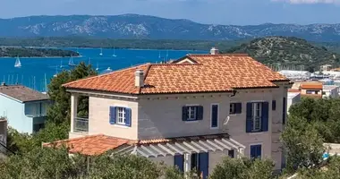 Villa in Sibenik, Kroatien