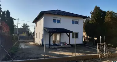 5 room house in Goed, Hungary
