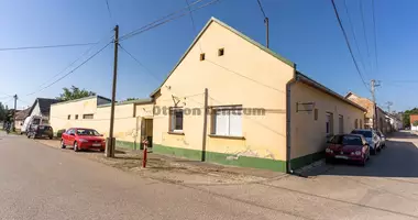 Nieruchomości komercyjne 403 m² w Bataszek, Węgry