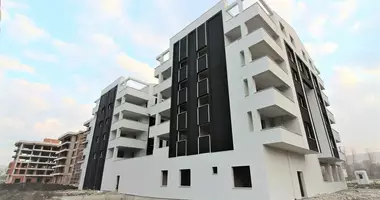 Dúplex 3 habitaciones con balcón, con estacionamiento en Goeruekle Mahallesi, Turquía