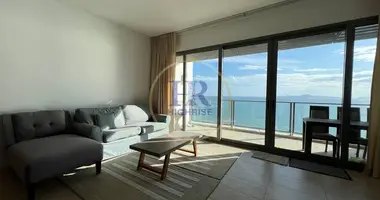 Condo 2 bedrooms with Balcony, with Furnitured, with Elevator in Na Kluea, Thailand