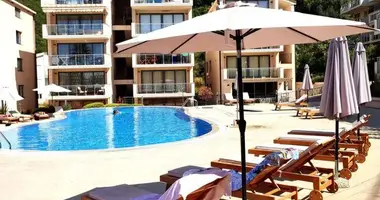 Apartamento 1 habitacion con Piscina, con aparcamiento público en Przno, Montenegro