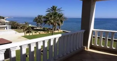 4 bedroom house in Pervolia, Cyprus