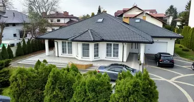 Dom 6 pokojów w Łomianki, Polska