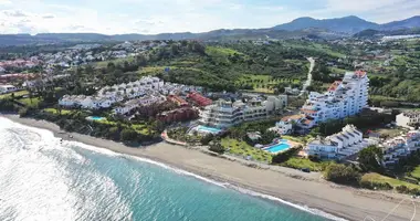 2 bedroom apartment in Estepona, Spain