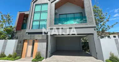Villa 4 bedrooms with Furnitured, with Air conditioner, in good condition in Pattaya, Thailand