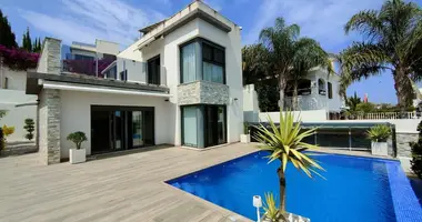 4 bedroom house in Finestrat, Spain