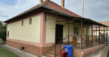 2 room house in Ocsa, Hungary