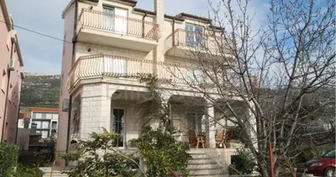 5 room house in Kastel Novi, Croatia