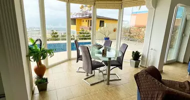 Villa 4 rooms with parking, with Sea view, with Swimming pool in Alanya, Turkey