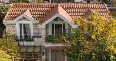 Cottage 4 bedrooms with balcony, with air conditioning, with mountain view in Tivat, Montenegro