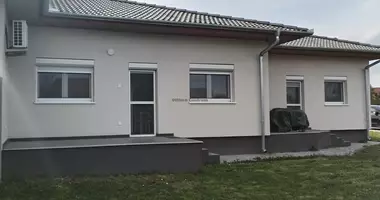 Dom 5 pokojów w Bugyi, Węgry