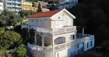 4 room house with parking, with furniture, with air conditioning in Sveti Stefan, Montenegro