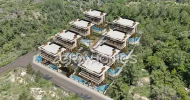 Villa 4 room villa with parking, with swimming pool, with Children pool in Degirmendere, Turkey