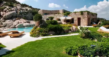Villa 7 chambres avec parkovka parking, avec Climatiseur, avec Vue sur la mer dans Arzachena, Italie