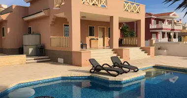 Villa 4 bedrooms in Urbanizacion Dona Pepa, Spain
